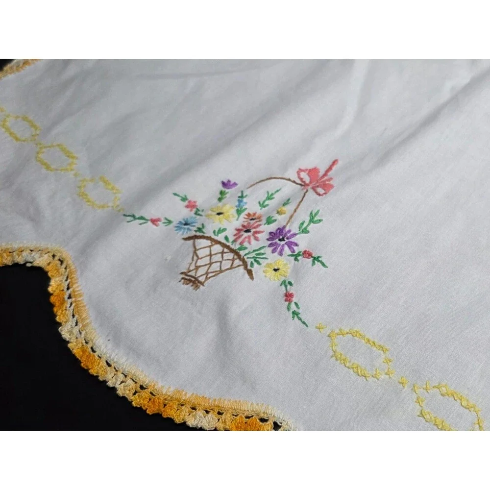 Vintage Embroidered Table Runner – Yellow Floral with Crochet Trim – 19.5